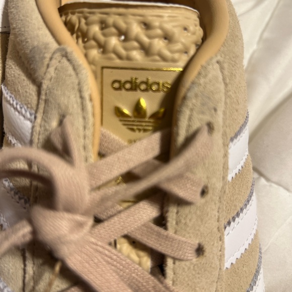 Adidas Women’s Gazelle Magic Beige Gum bottoms Size 8.5 - Picture 8 of 11